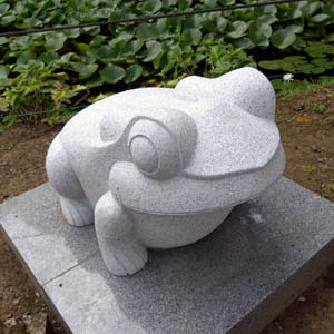 境内のカエル5