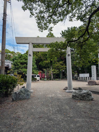 鎭國守國神社の鳥居